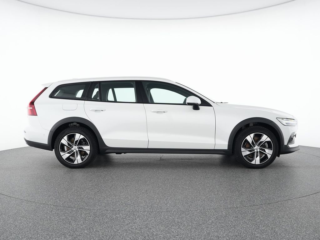 Volvo V60 Cross Country 2023