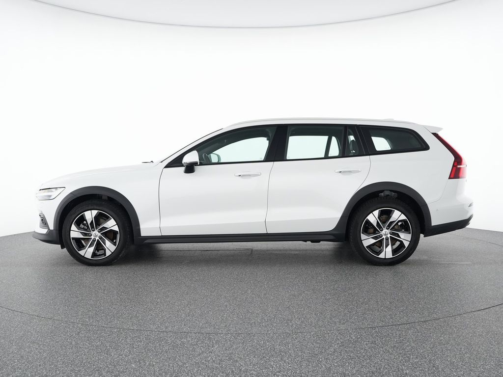 Volvo V60 Cross Country 2023