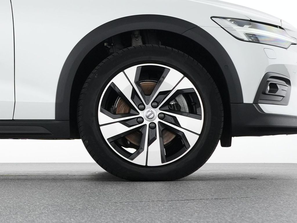 Volvo V60 Cross Country 2023