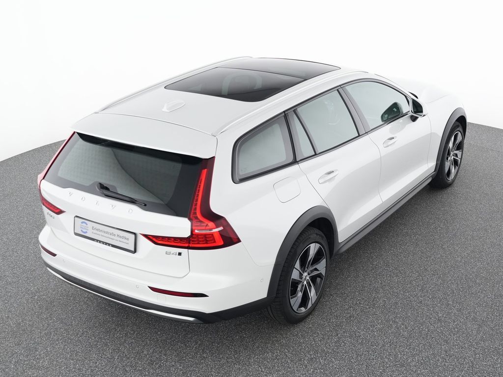 Volvo V60 Cross Country 2023