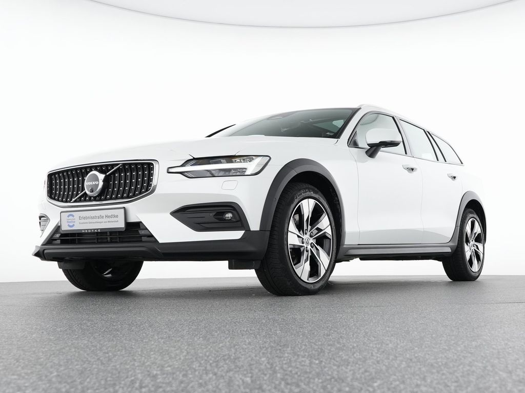 Volvo V60 Cross Country 2023