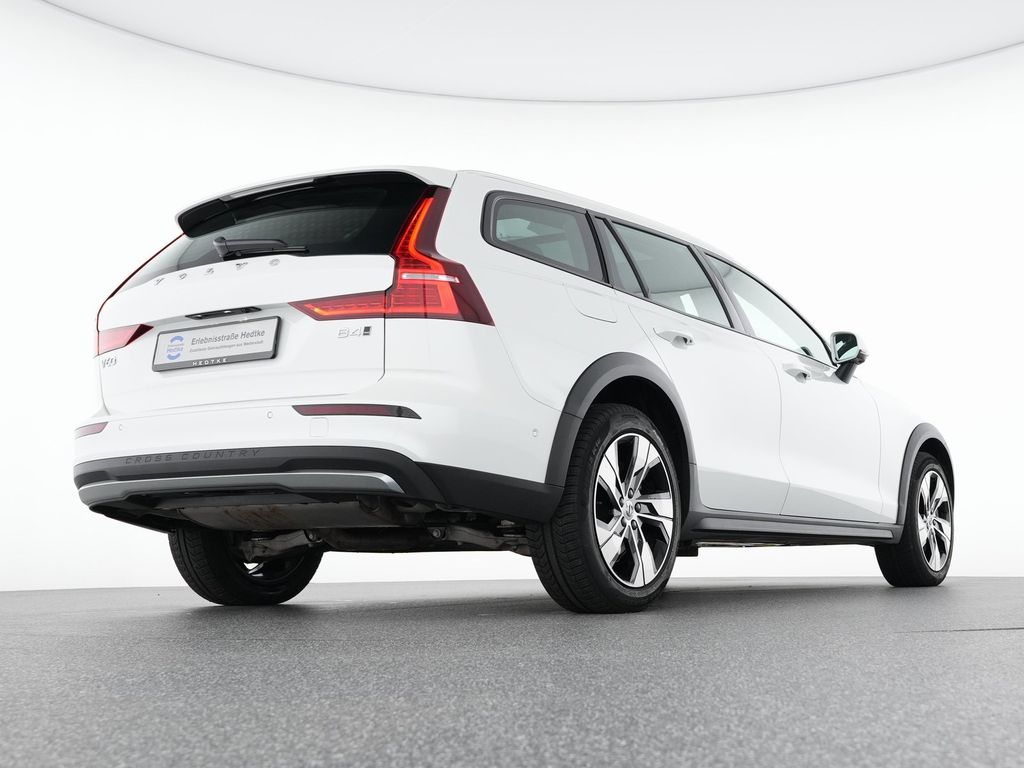 Volvo V60 Cross Country 2023