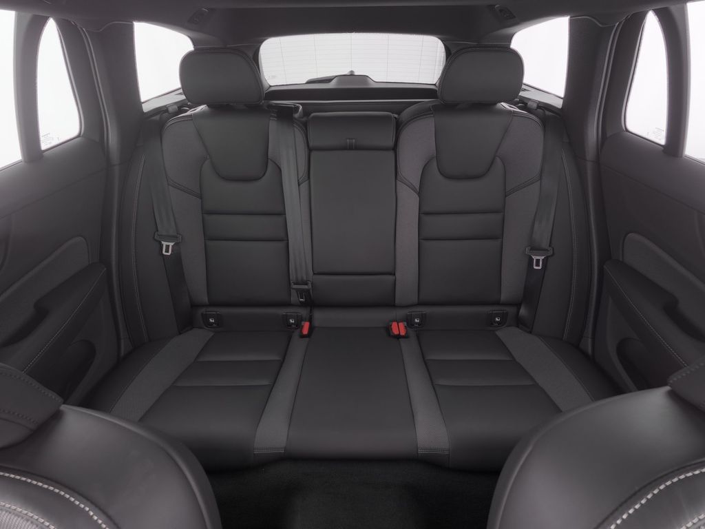 Volvo V60 Cross Country 2023