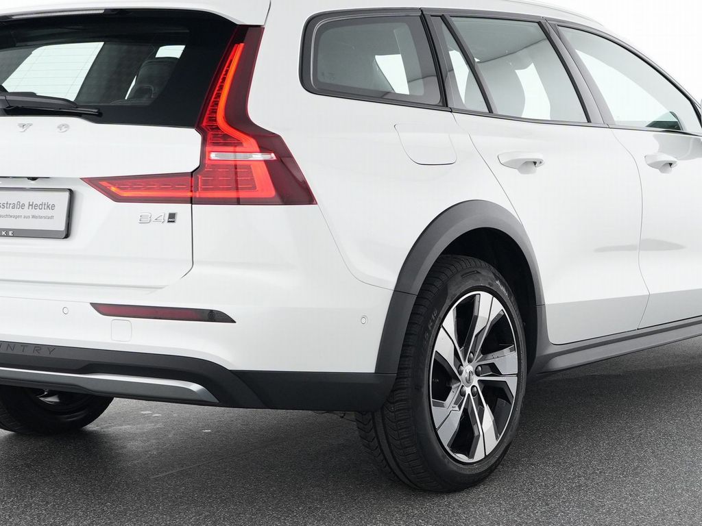 Volvo V60 Cross Country 2023