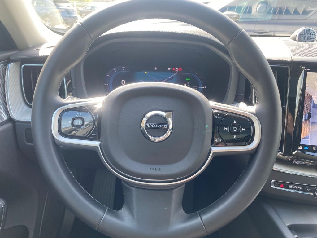 Volvo XC60 2025