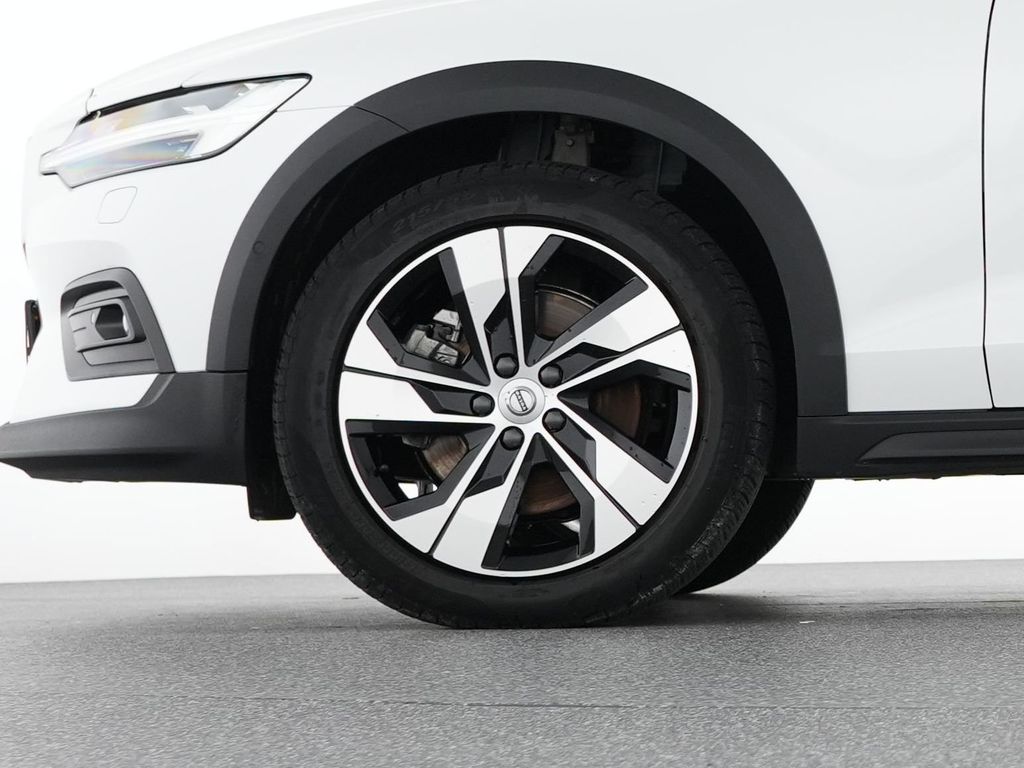 Volvo V60 Cross Country 2023