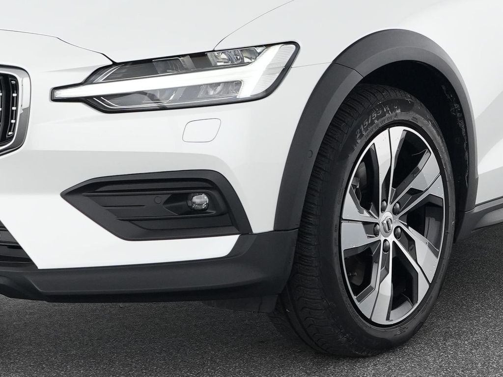 Volvo V60 Cross Country 2023