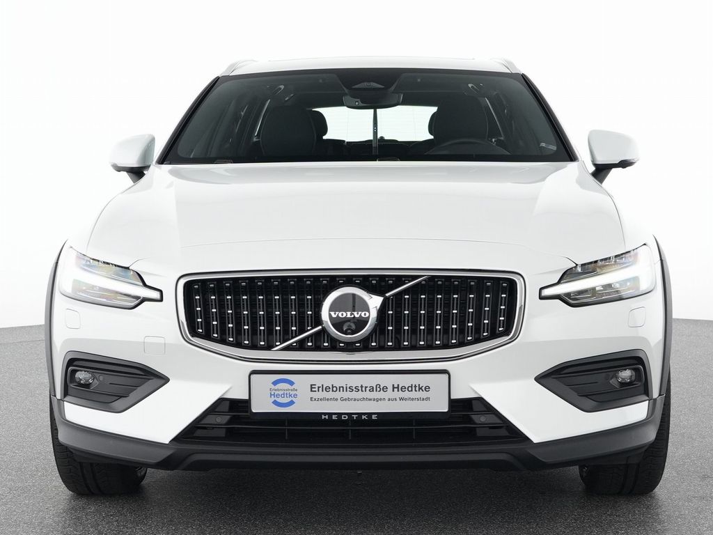 Volvo V60 Cross Country 2023