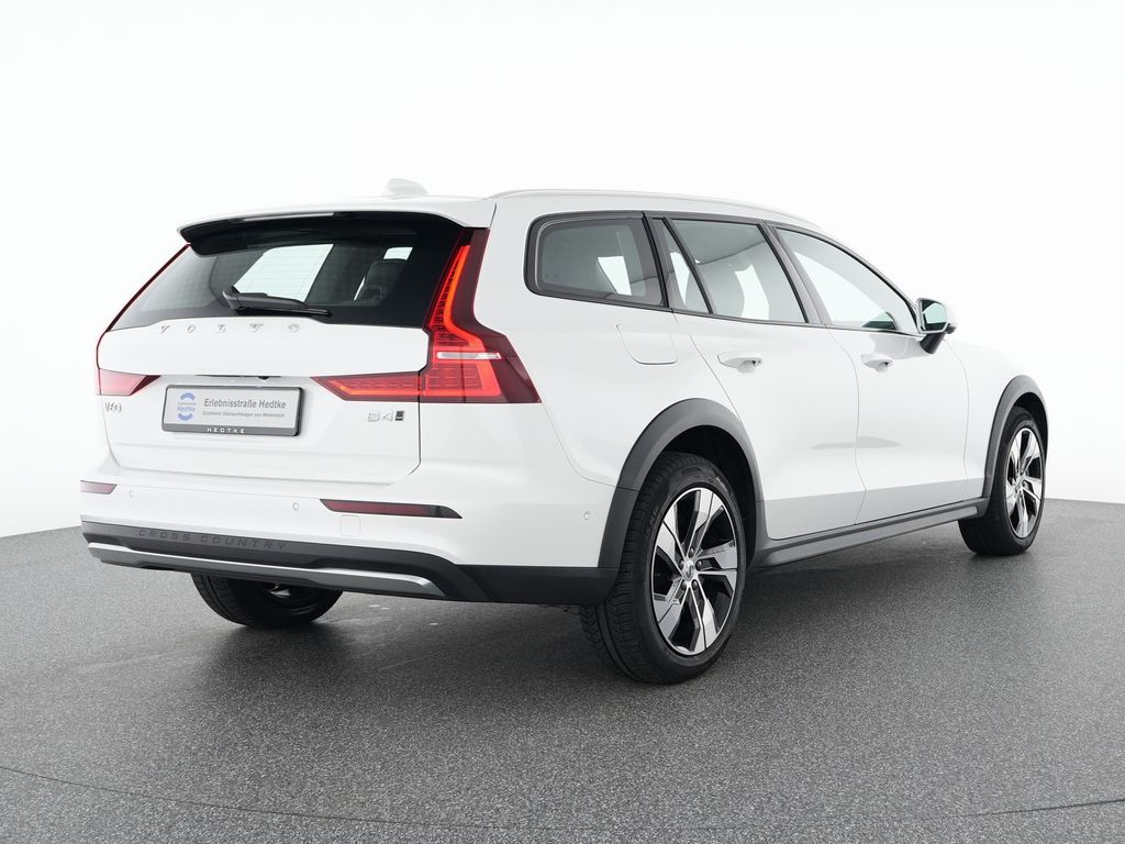 Volvo V60 Cross Country 2023
