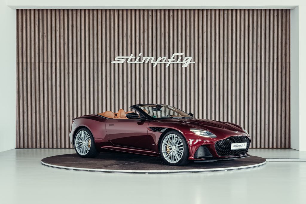 Aston Martin DBS 2022