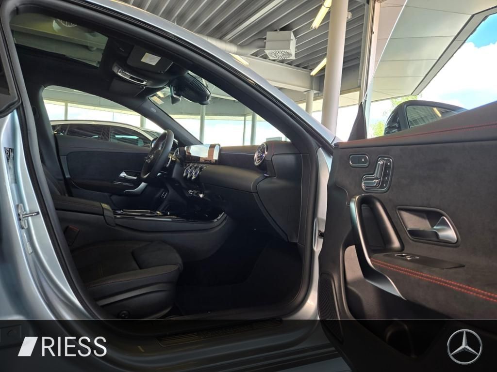 Mercedes-Benz CLA 220 2025