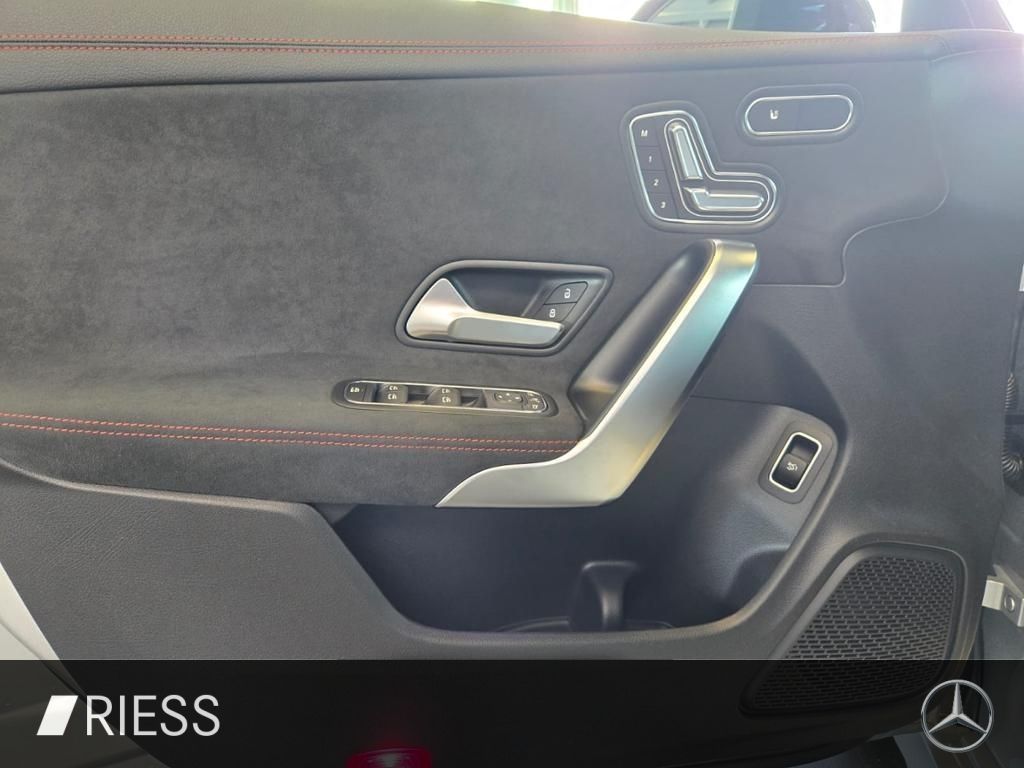 Mercedes-Benz CLA 220 2025