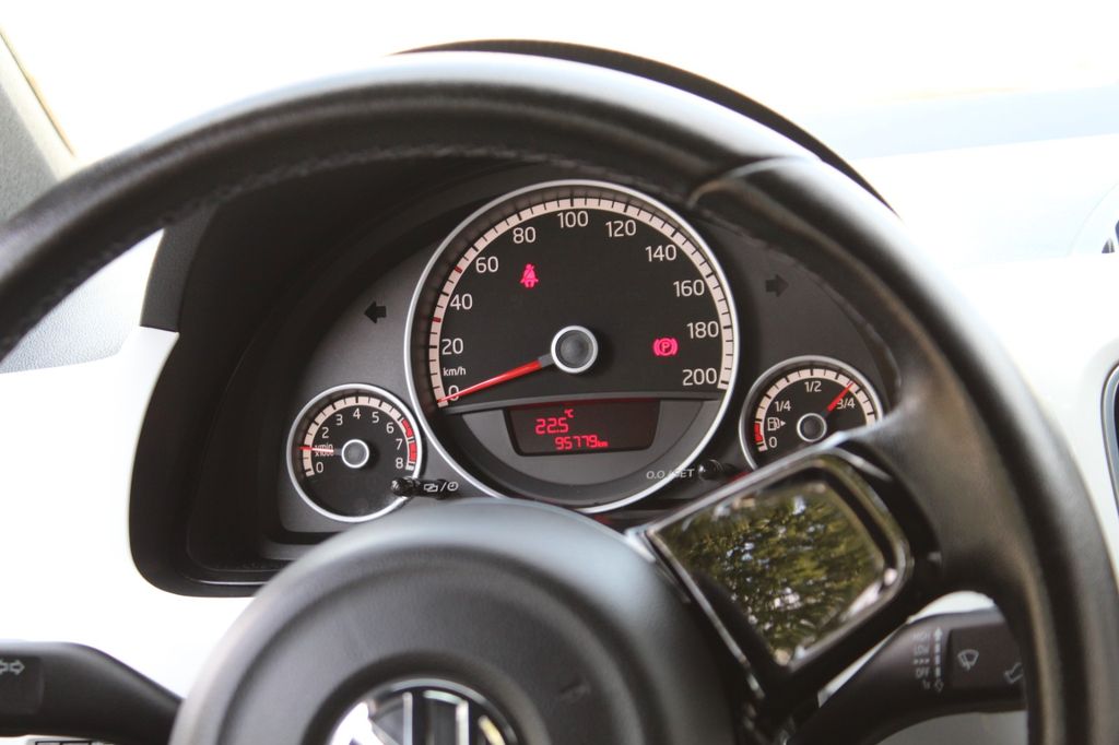Volkswagen up! 2015