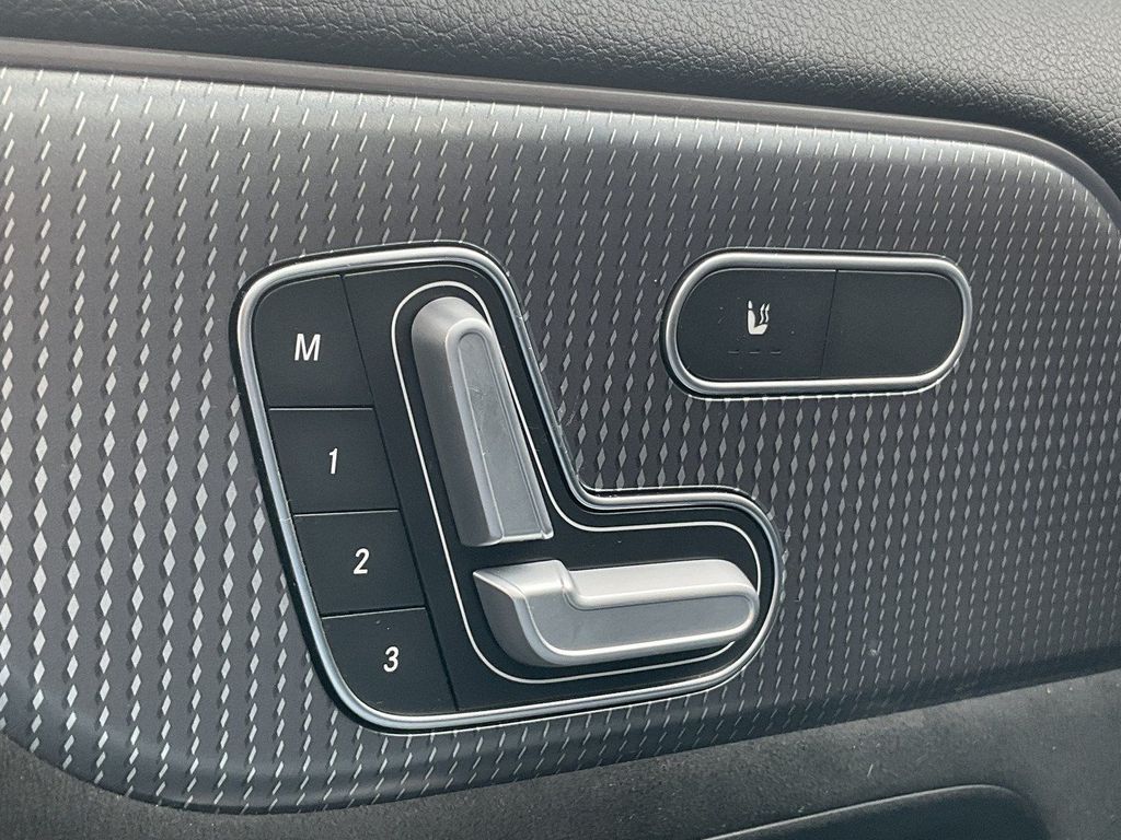 Mercedes-Benz EQA 2021