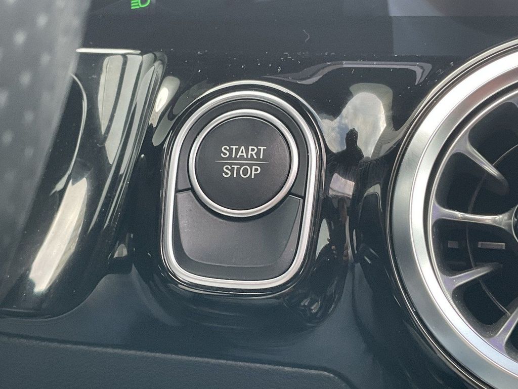 Mercedes-Benz EQA 2021