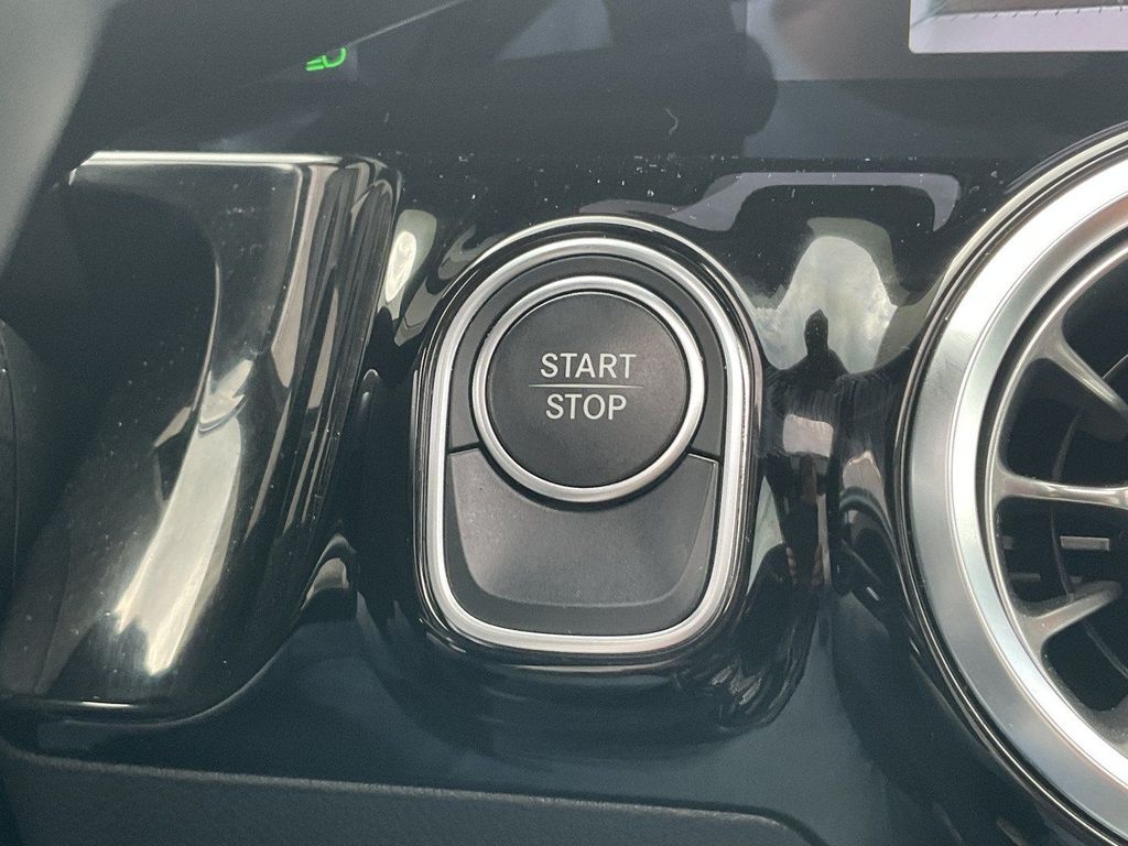 Mercedes-Benz EQA 2021