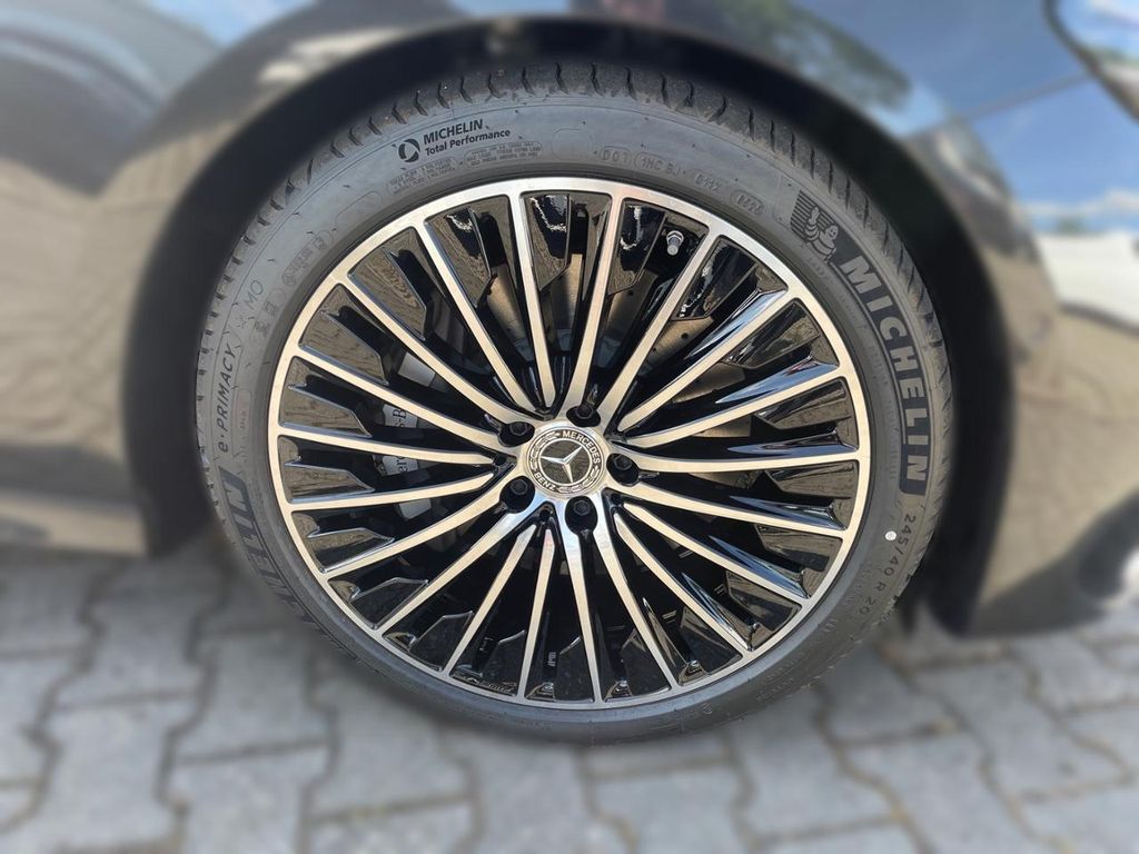 Mercedes-Benz E 300 2025