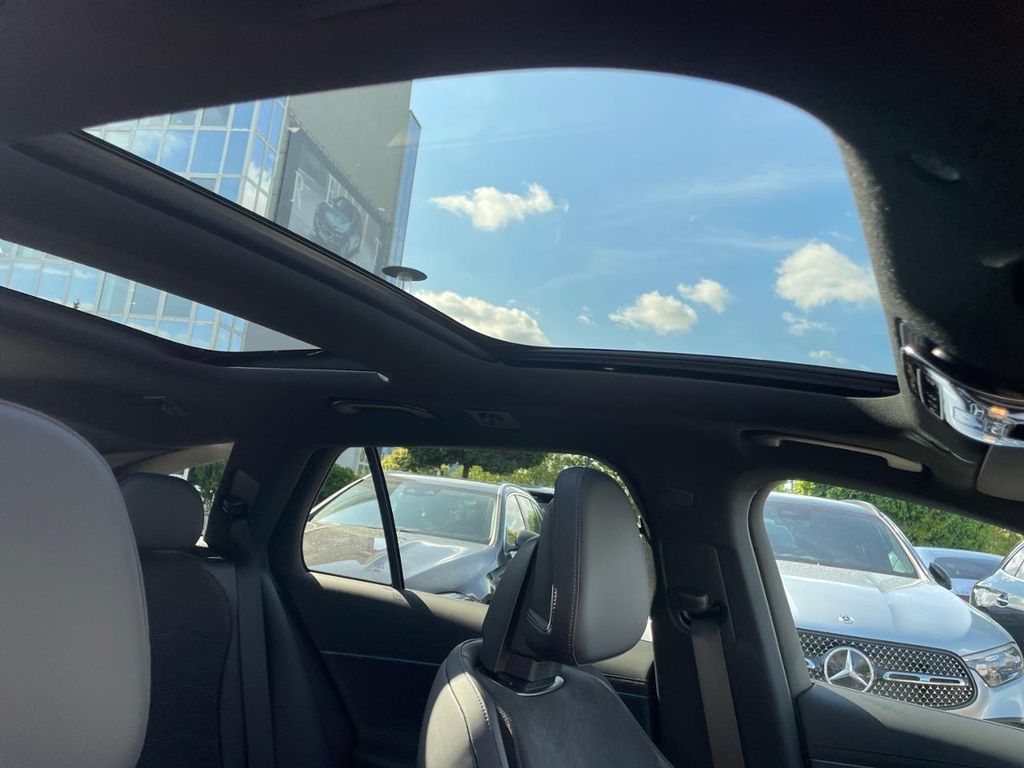 Mercedes-Benz E 300 2025