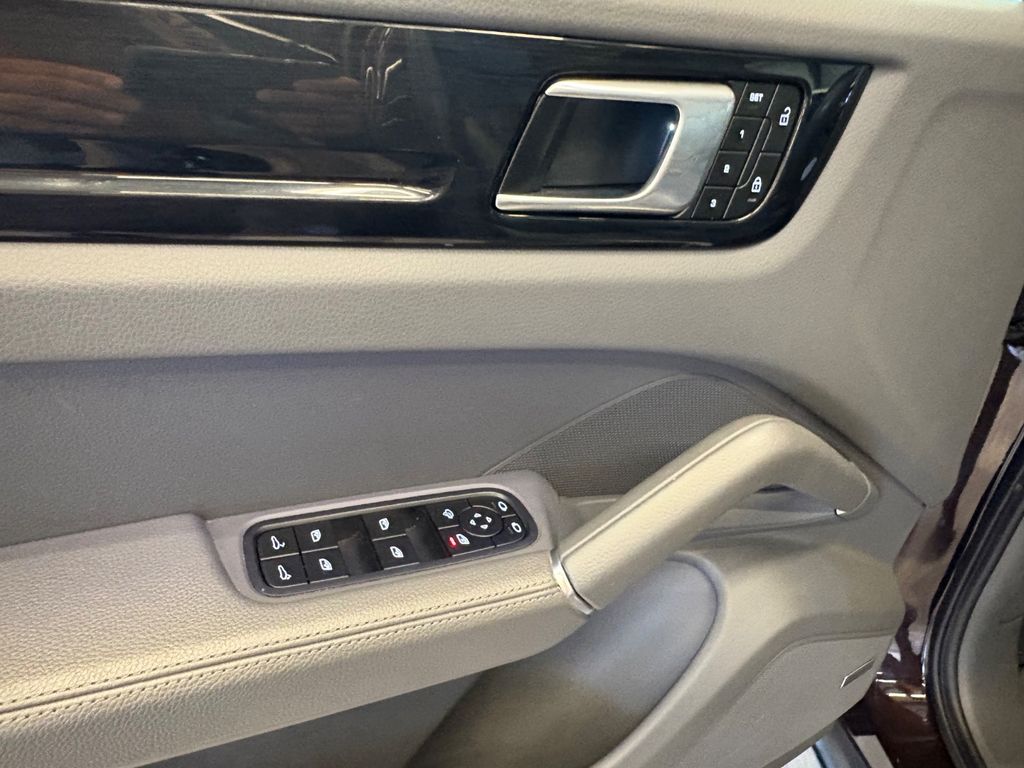 Porsche Cayenne 2022