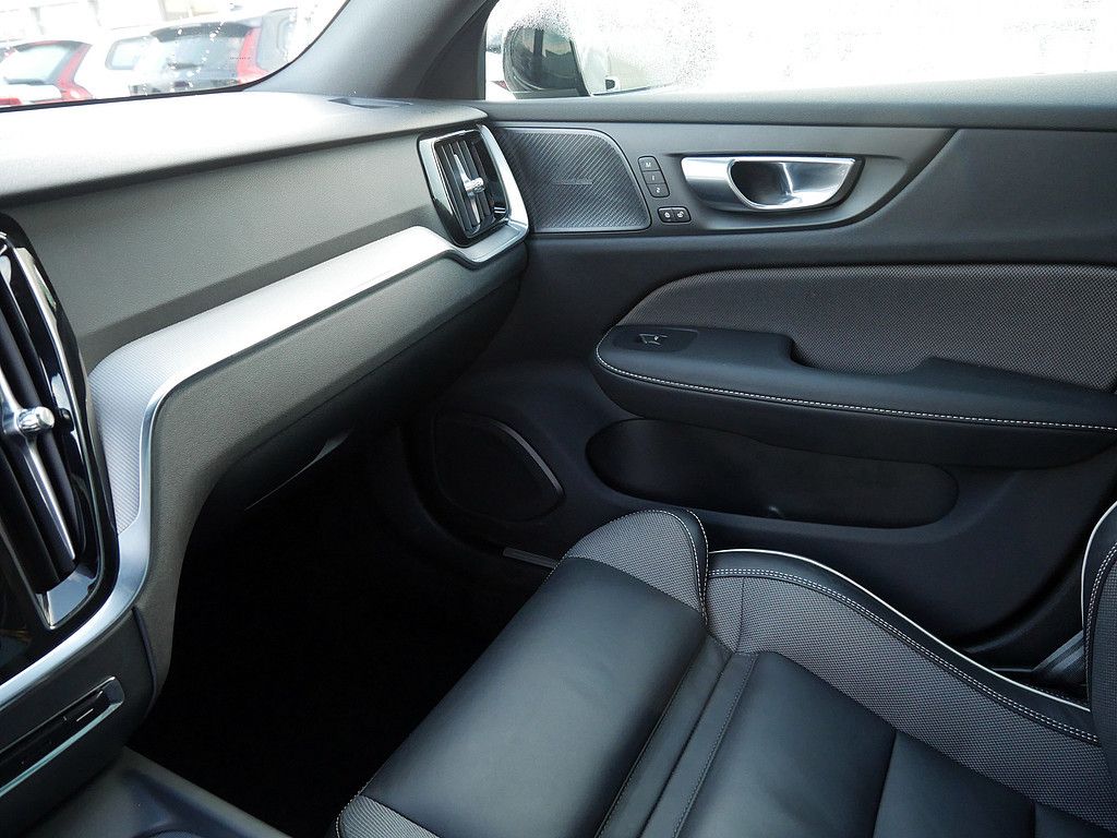 Volvo V60 2024