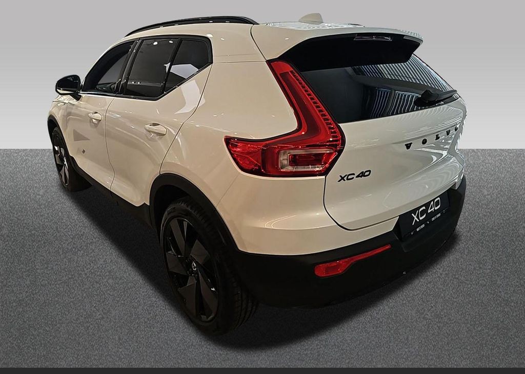 Volvo XC40 2025