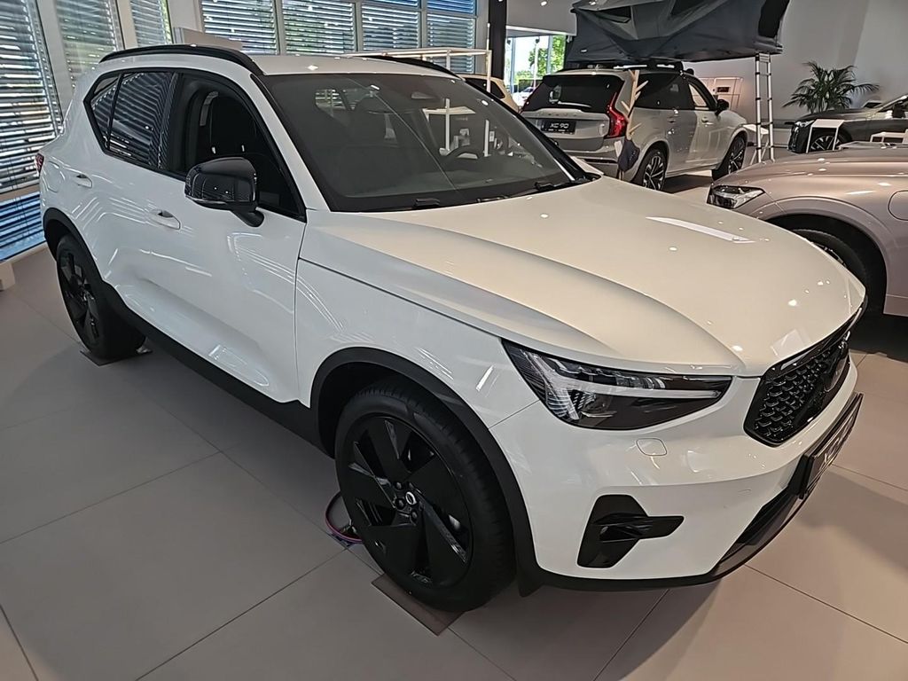 Volvo XC40 2025