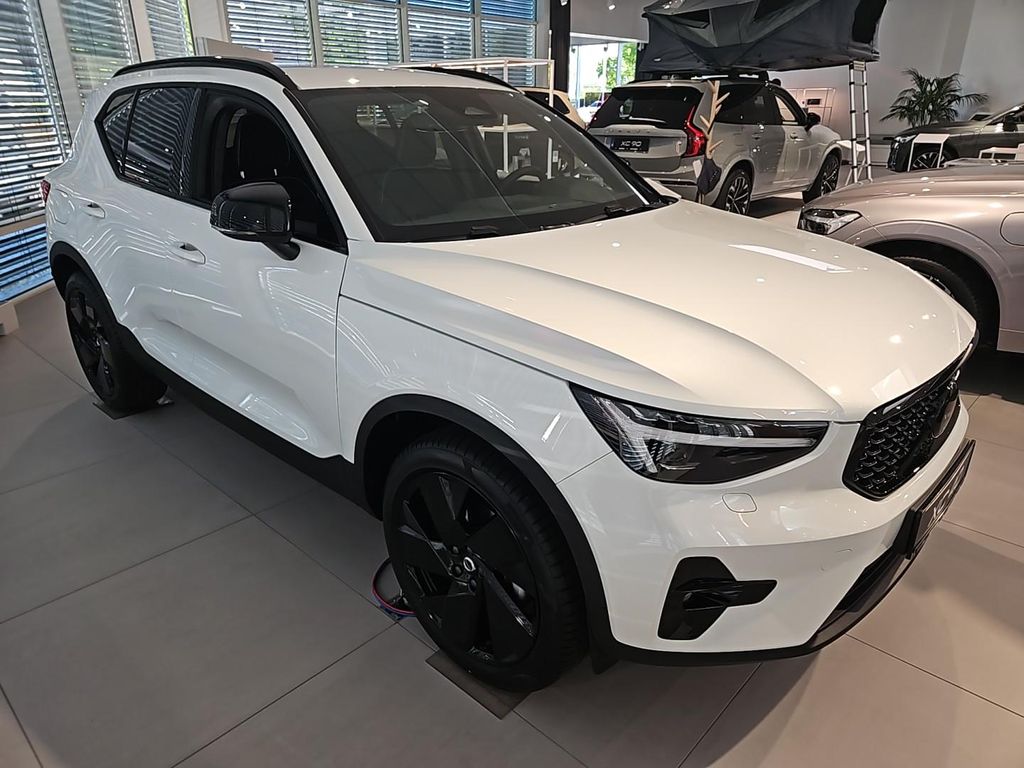 Volvo XC40 2025