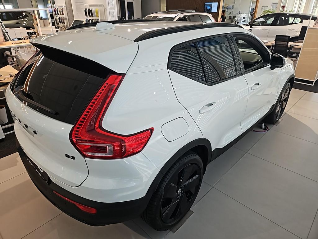 Volvo XC40 2025