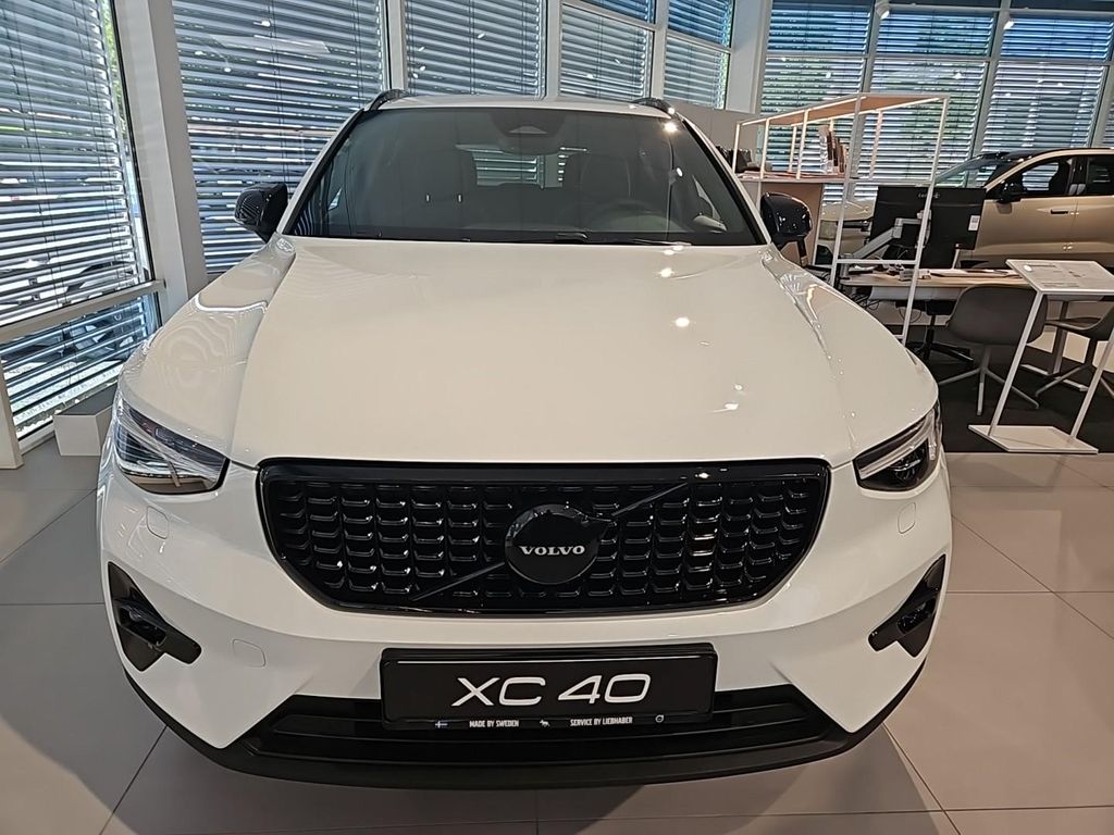 Volvo XC40 2025