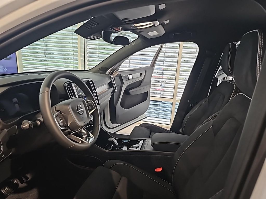 Volvo XC40 2025