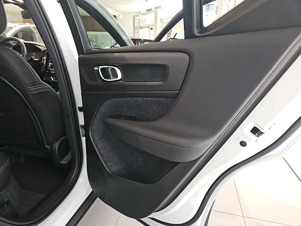 Volvo XC40 2025
