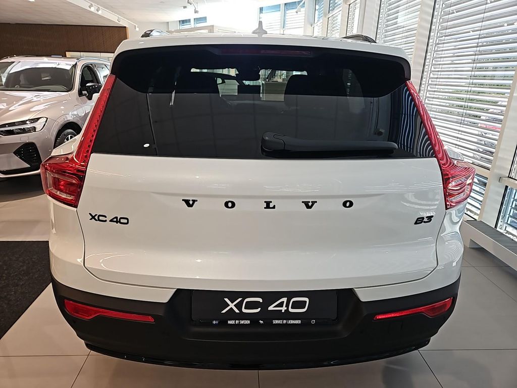 Volvo XC40 2025