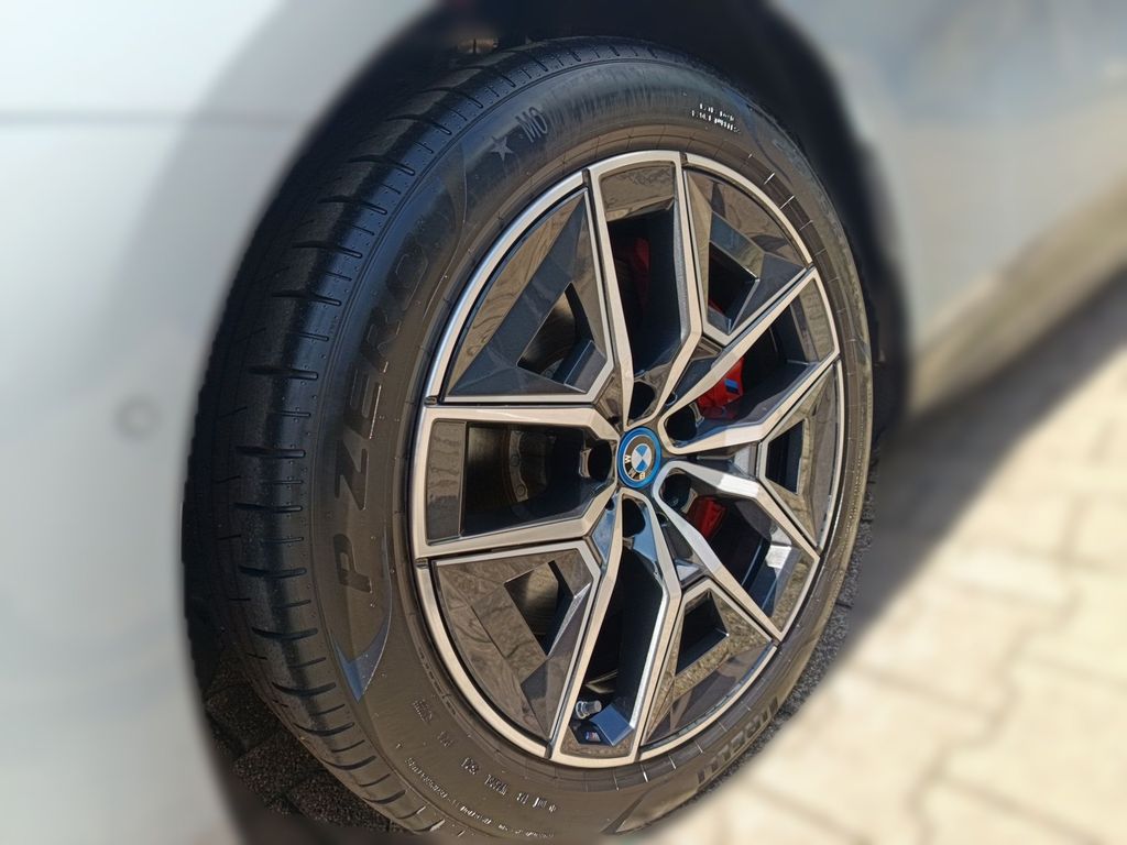 BMW i5 2024