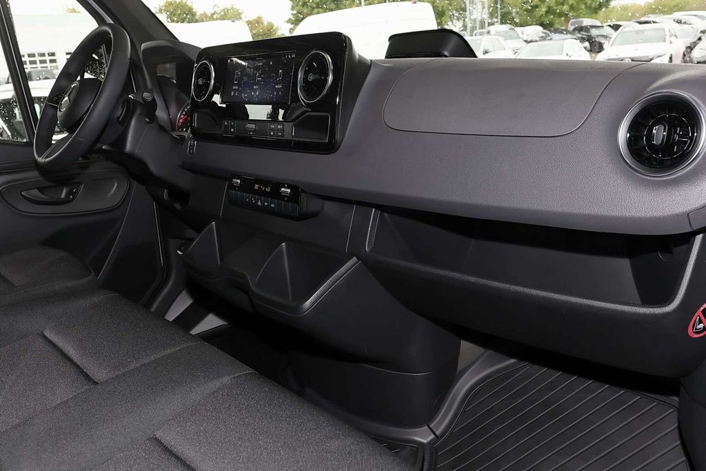 Mercedes-Benz Sprinter 2025