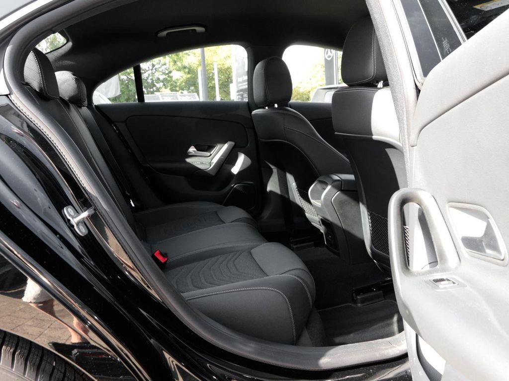 Mercedes-Benz CLA 180 2024