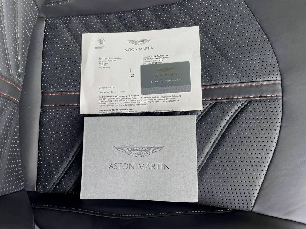 Aston Martin DBX 2023