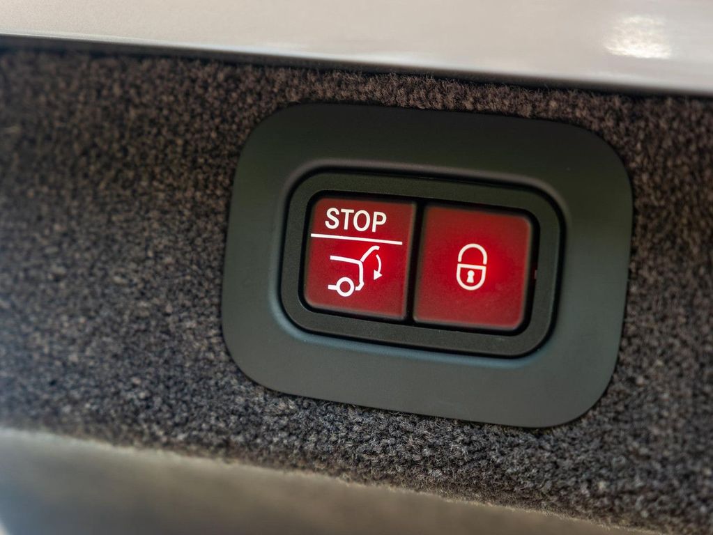 Aston Martin DBX 2023