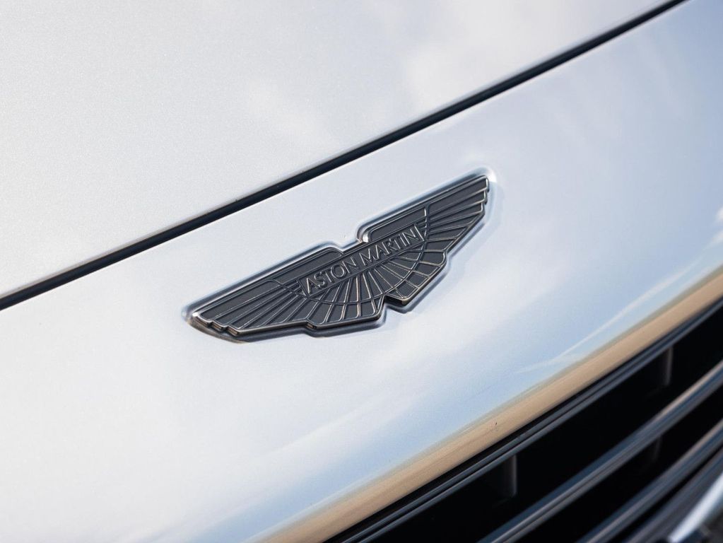 Aston Martin DBX 2023