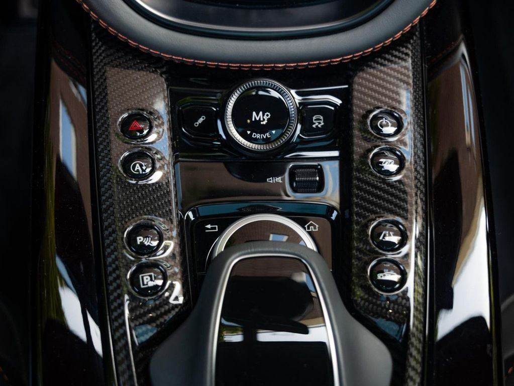 Aston Martin DBX 2023