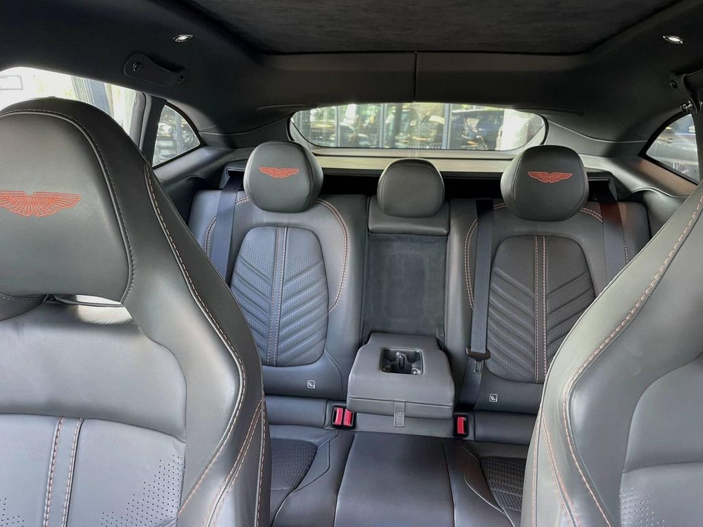 Aston Martin DBX 2023
