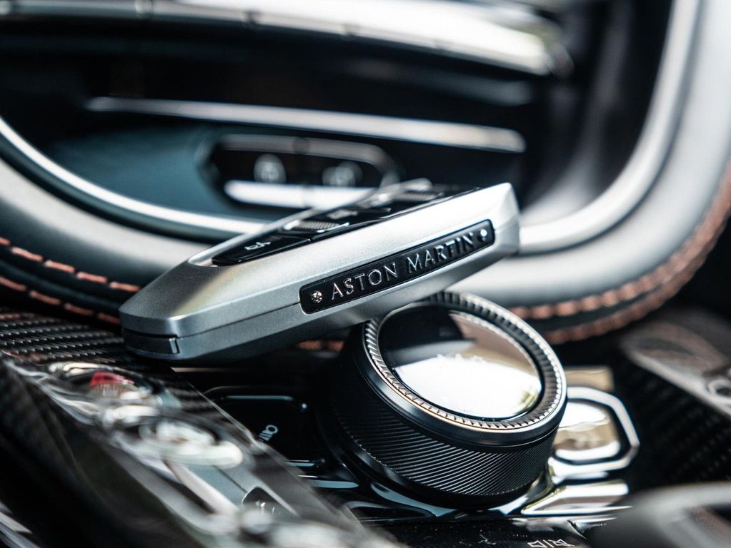 Aston Martin DBX 2023