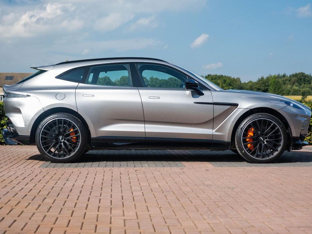 Aston Martin DBX 2023