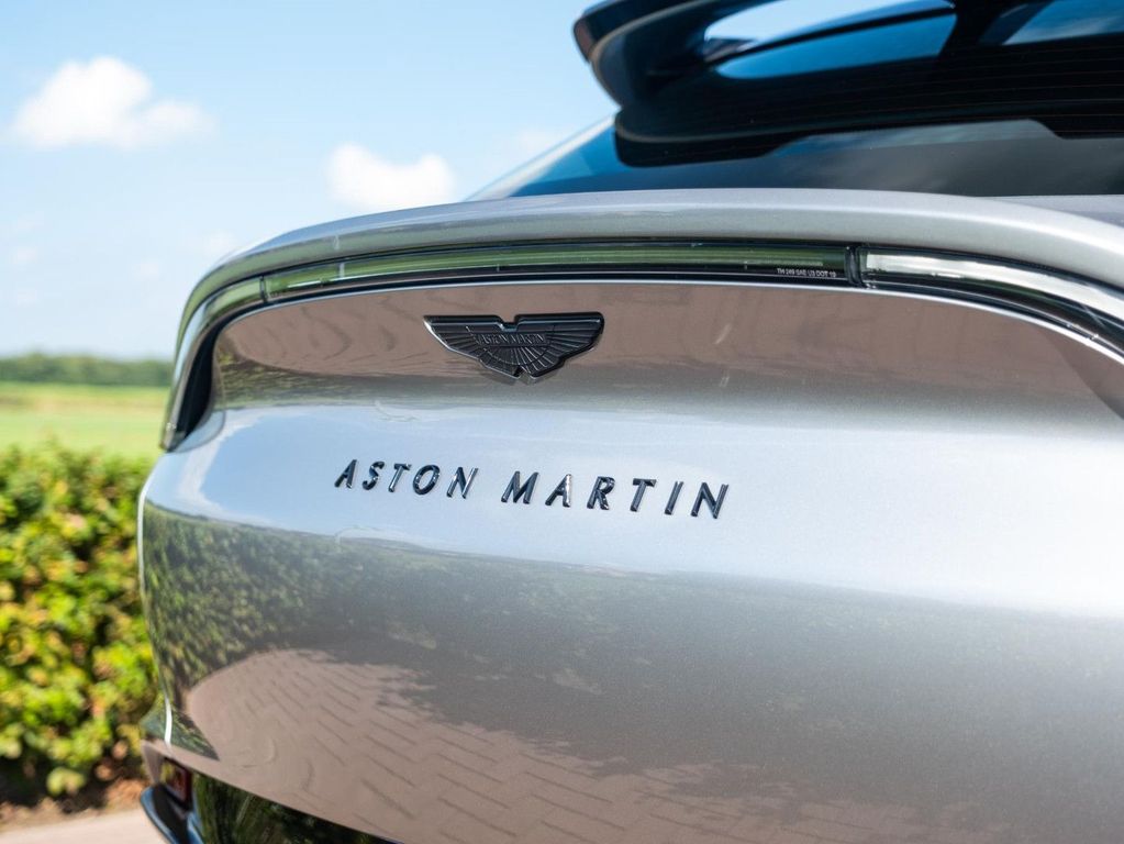 Aston Martin DBX 2023