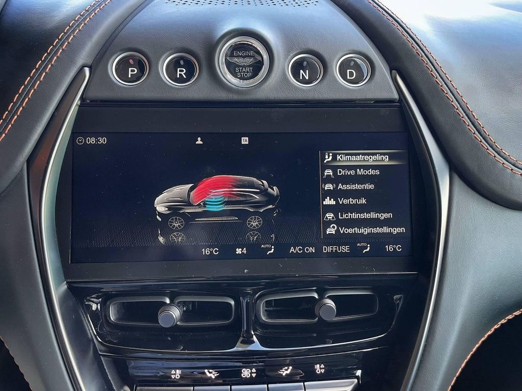 Aston Martin DBX 2023