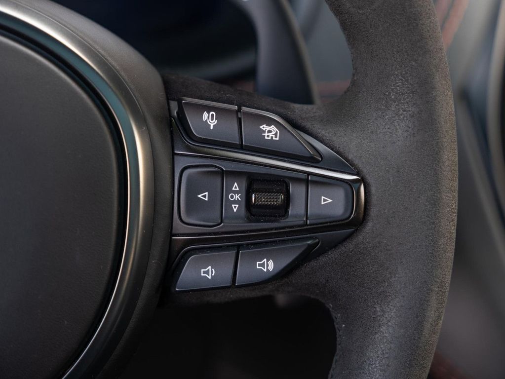 Aston Martin DBX 2023