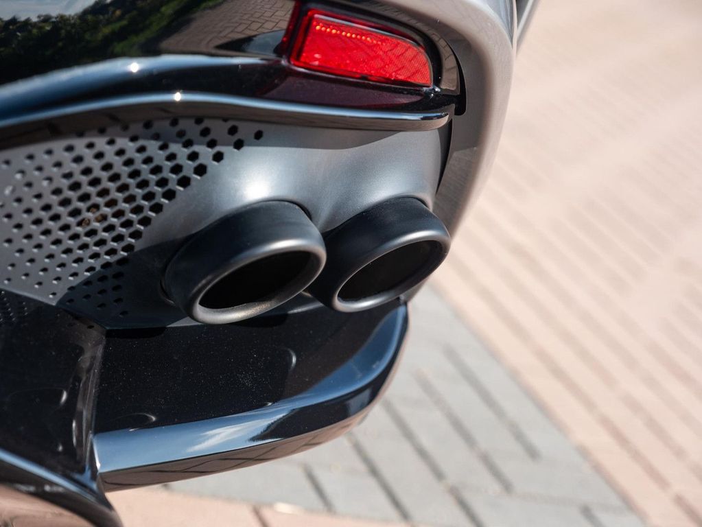 Aston Martin DBX 2023