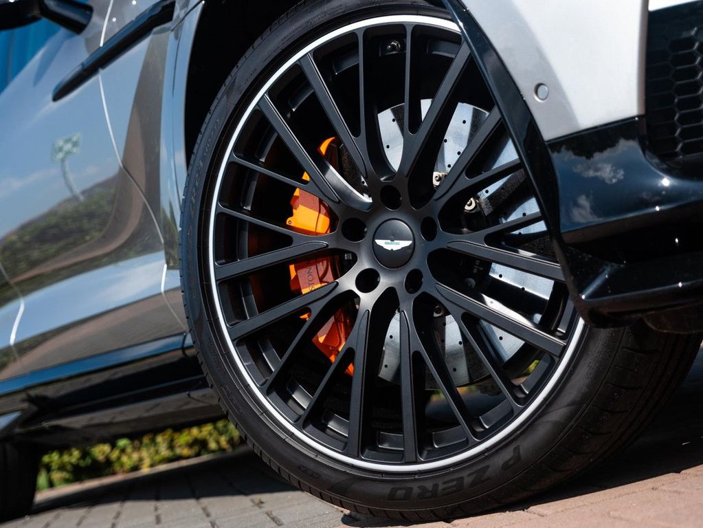 Aston Martin DBX 2023