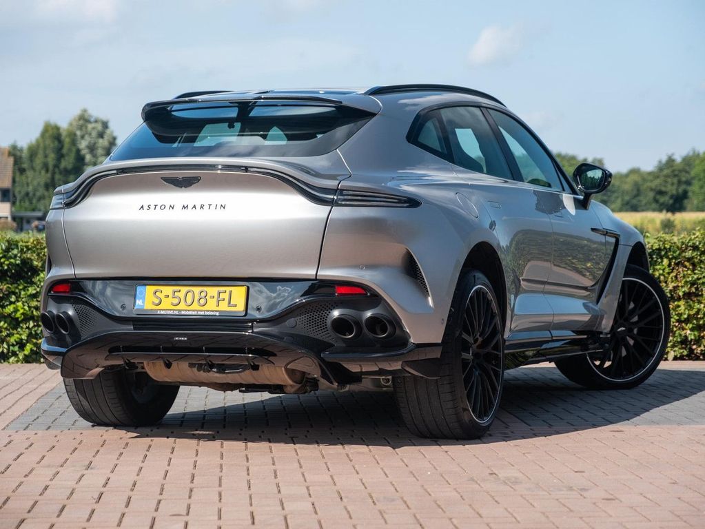 Aston Martin DBX 2023