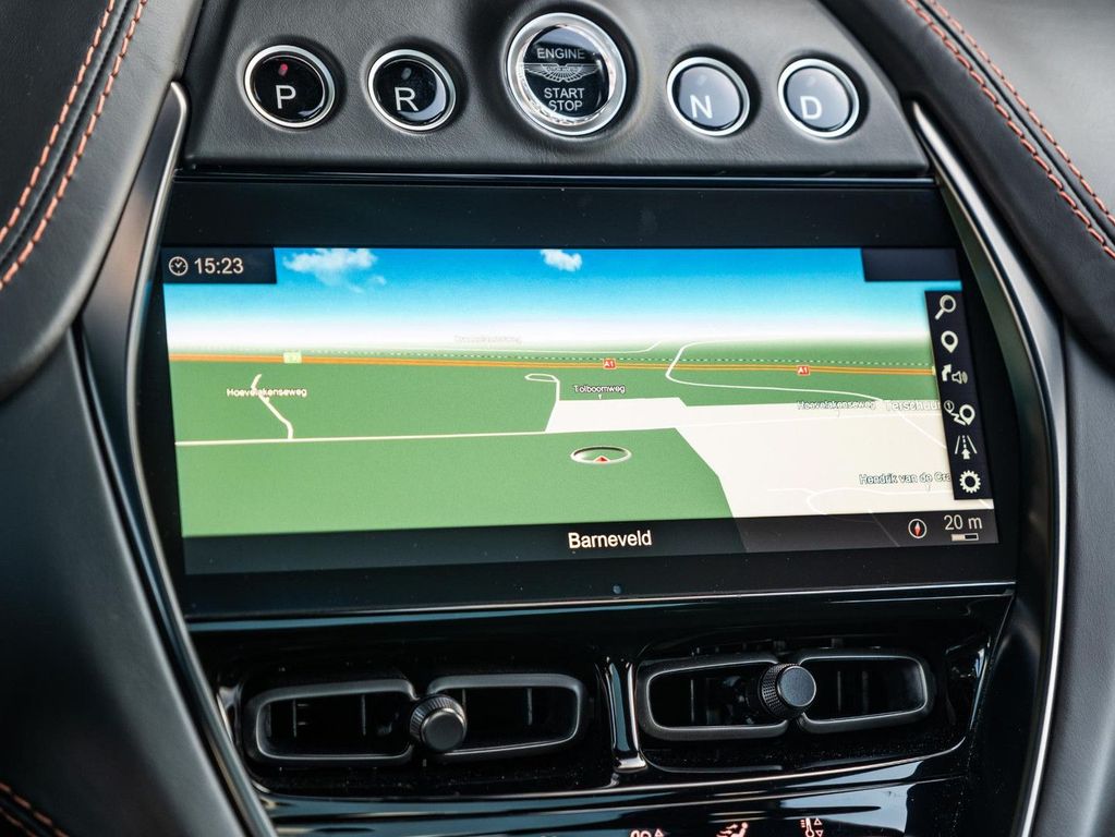 Aston Martin DBX 2023