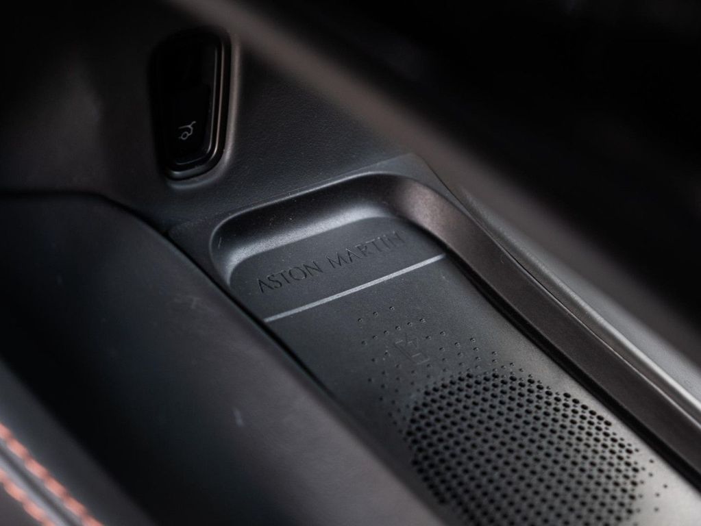 Aston Martin DBX 2023